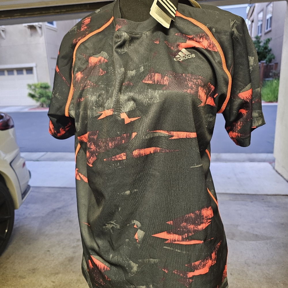 NWT 🏷 Adidas Athletic tee
